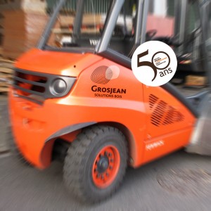 Grosjean Solutions Bois - Agence le 6 - identité visuelle - logotype sur fenwick - marquage corporate sur machine