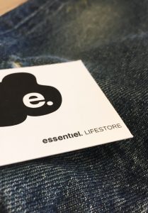 Essentiel-Lifestore-Etiquette prix-Concept store-Marseille-Enseigne-Architecture commerciale-Deign graphique-identite visuelle-Agence de design le 6 PAris