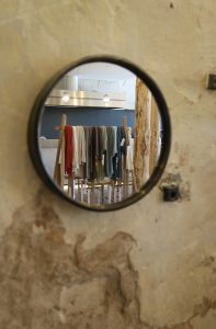 Essentiel-Lifestore-miroir-retailing-restaurant-boutique-Concept store-Marseille-Enseigne-Architecture commerciale-Deign graphique-identite visuelle-Agence de design le 6 PAris