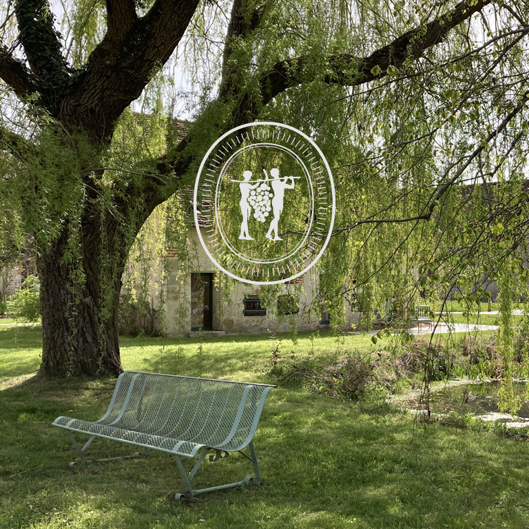 Agence-le-6-Les-Sources-de-Cheverny-Hotel-Restaurant-Spa-Environnement-Luxe-Charte-graphique-Logotype-mage-de-marque-Corporate-branding-Logotype-France-Val-de-Loire-Agence-Le-6-design-graphique-Paris